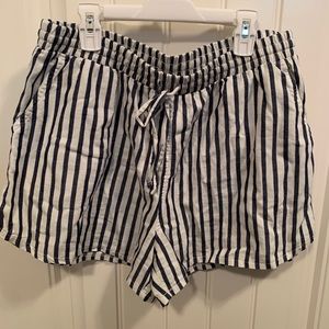 Universal Thread elastic cotton shorts